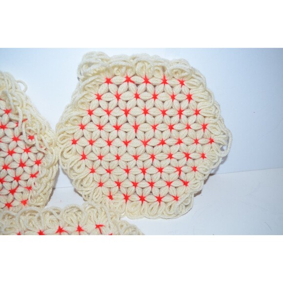 Crochet Trivet Set Three red white Grannycore Floral Hot Pads VTG 1970s - Picture 4 of 8